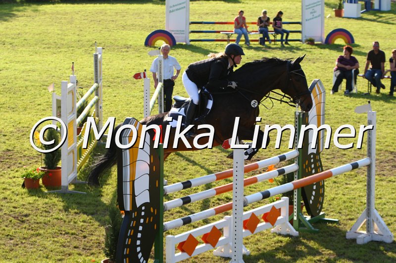 005M5947_Elvis_M Springen.JPG